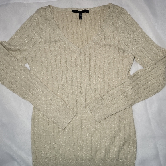 White House Black Market Beige With Gold Metalic Ribbed V-Neck Sweater Size  M - Picture 2 of 8